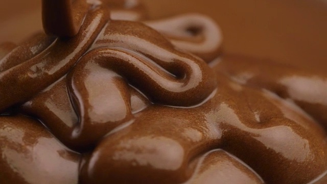 融化的巧克力。视频下载