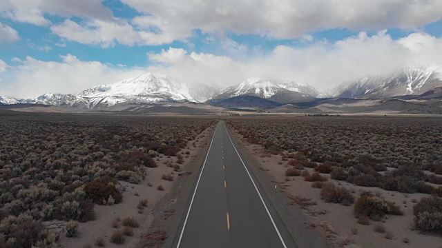 航拍:壮丽的落基山脉和崎岖的内华达州荒野的壮观景色视频素材