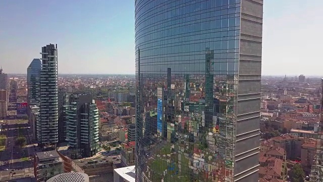 2018年9月26日，意大利米兰:夕阳下的米兰国际商务中心摩天大楼视频素材