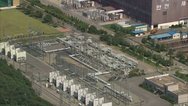 蔚山液化天然气燃煤电站白天的景象视频素材