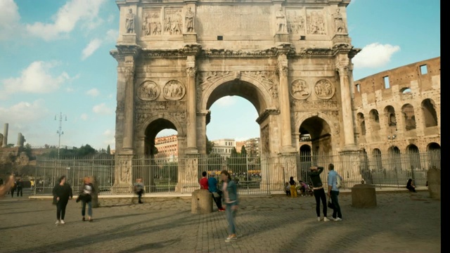 君士坦丁凯旋门的坍塌，靠近罗马斗兽场的凯旋门视频下载