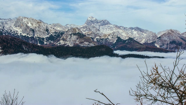 云和山，美丽的自然全景，波欣伊，斯洛文尼亚，时间流逝视频素材