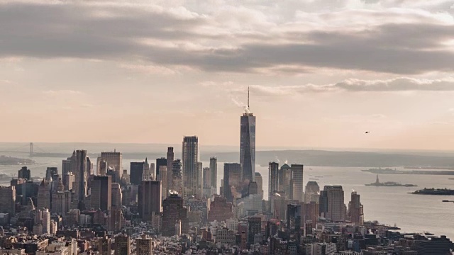 T/L WS HA鸟瞰图曼哈顿市中心天际线，纽约市视频素材