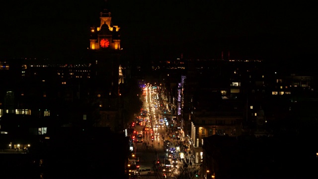 4K:苏格兰爱丁堡王子街的夜晚视频素材