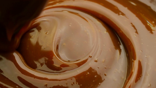 混合榛子巧克力奶油。视频素材