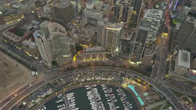 无人机拍摄的黎巴嫩贝鲁特的扎伊图奈湾码头视频素材