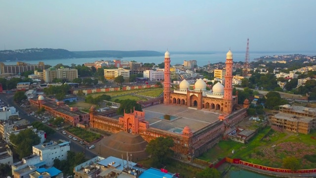 亚洲最大的清真寺:航拍画面视频下载