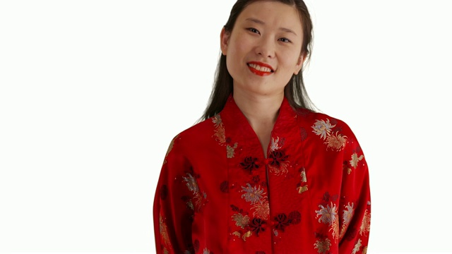 特写亚洲千禧一代在传统的中国服装为copyspace视频下载