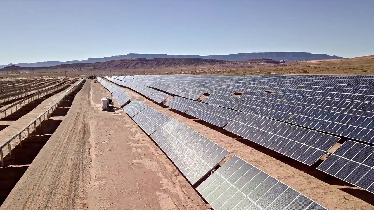 亚利桑那州太阳能电池板农场视频素材