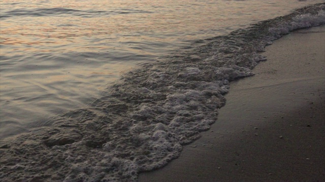 Bang Saen海滩在日落光超级慢动作视频素材