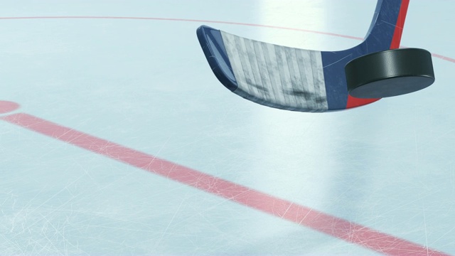 冰球棍击打冰球冰球在冰上的慢动作特写。美丽的3d动画飞行冰球。积极运动的概念。IDα面具。视频素材