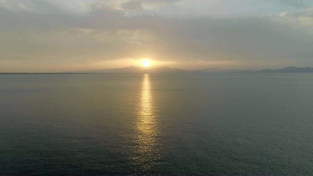 马略卡岛海面上的日落视频下载