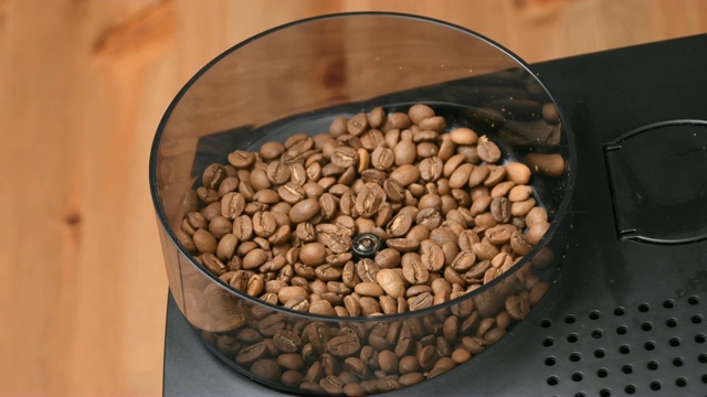 咖啡机，烘培咖啡豆视频素材