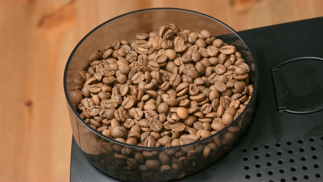 咖啡机，烘培咖啡豆视频素材
