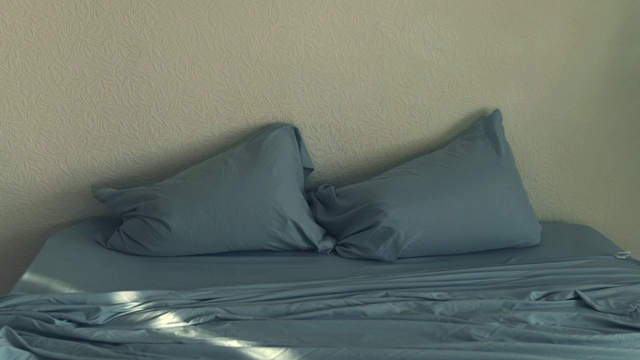 循环定格动画跳舞的枕头视频素材