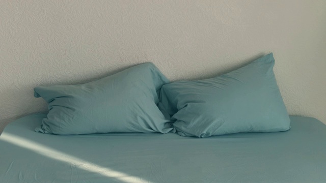 循环定格动画跳舞的枕头视频素材