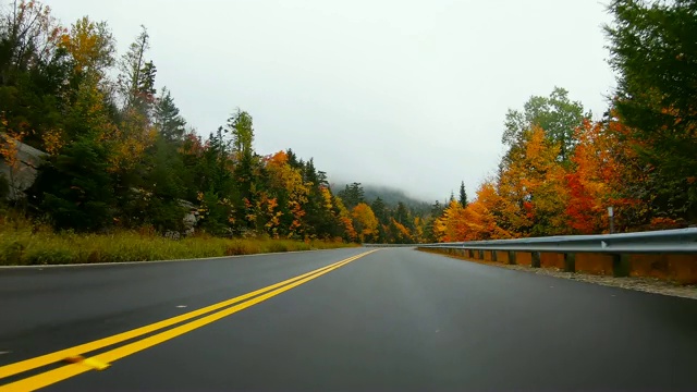新罕布什尔州北部的坎卡马古斯高速公路视频素材