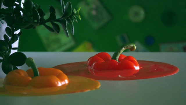 融化甜椒的循环定格动画视频素材