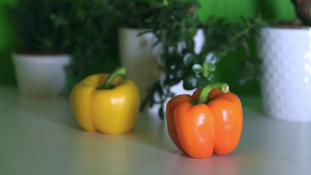 融化甜椒的循环定格动画视频素材