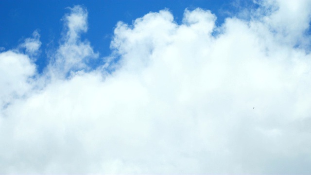天空背景云移动作为背景视频素材