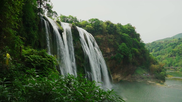 黄果树瀑布位于贵州视频素材