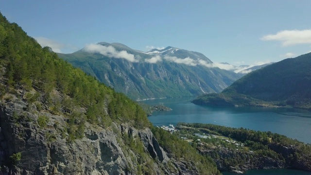 挪威西部航拍/盖兰格峡湾和游船视频下载