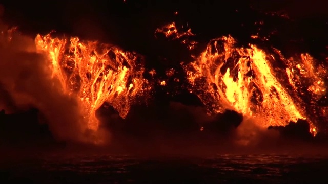 加拉帕戈斯群岛伊莎贝拉岛的沃尔夫火山火山爆发和熔岩流视频下载
