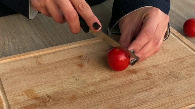 切新鲜的红番茄视频素材