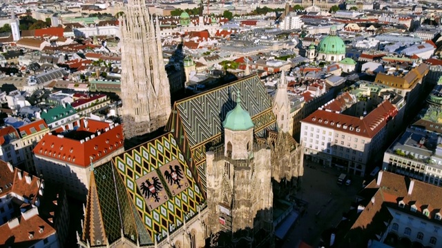维也纳圣斯蒂芬大教堂的航拍图视频素材
