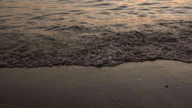 沙上海浪慢镜头视频素材