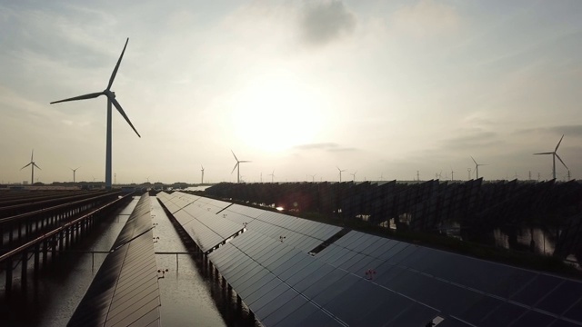 太阳能板和风能，自然界的清洁能源视频素材