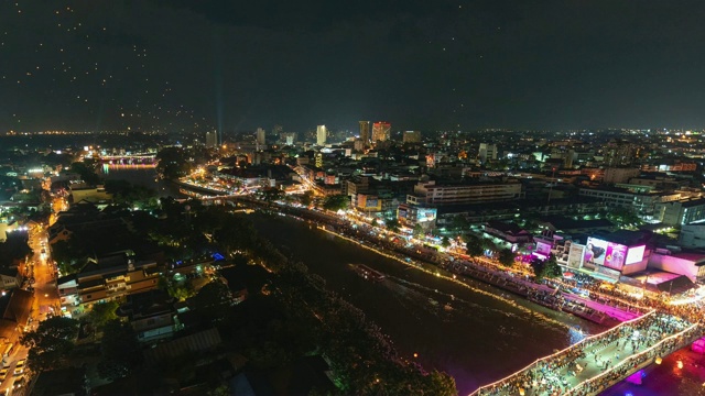 4K时间的浮动灯笼和人们在怡鹏节或Loy Krathong庆典视频下载