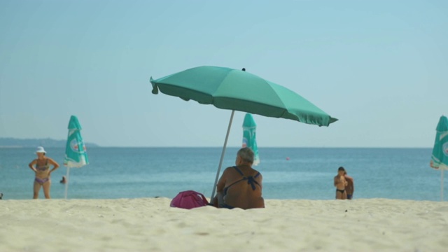 夏日海滨海滩景色视频素材