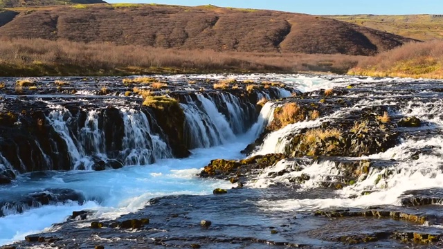 Bruarfoss -冰岛的蓝色瀑布视频下载