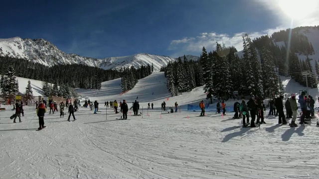 阿拉帕霍盆地滑雪场，科罗拉多州滑雪场，美国视频素材