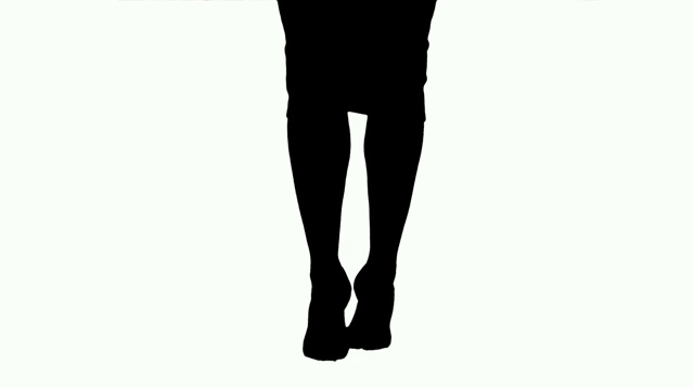 廓形:穿着高跟鞋走路的女人，修长的双腿视频素材