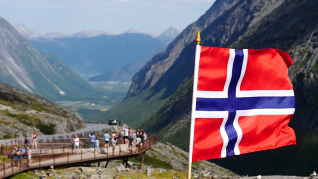 挪威国旗和巨人之路视频下载