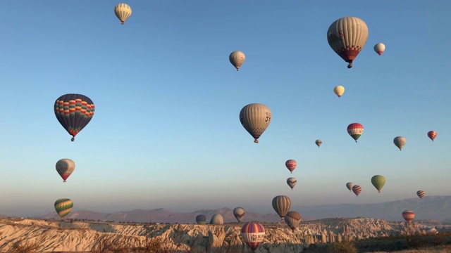 土耳其卡帕多西亚的热气球视频素材