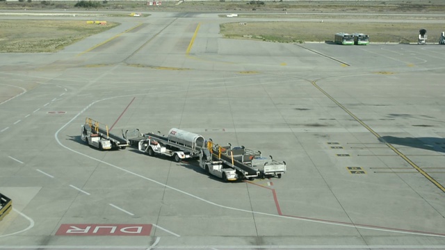 机场跑道上货区视频素材