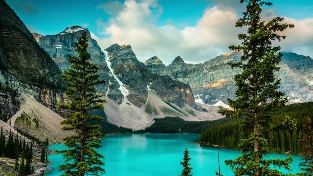 时光流逝:加拿大风景，班夫国家公园的冰碛湖视频素材