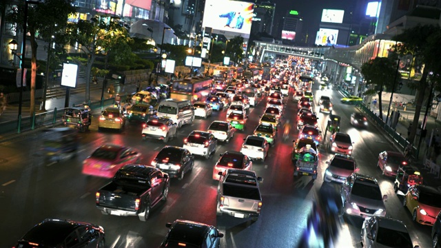 繁忙的交通。曼谷视频下载