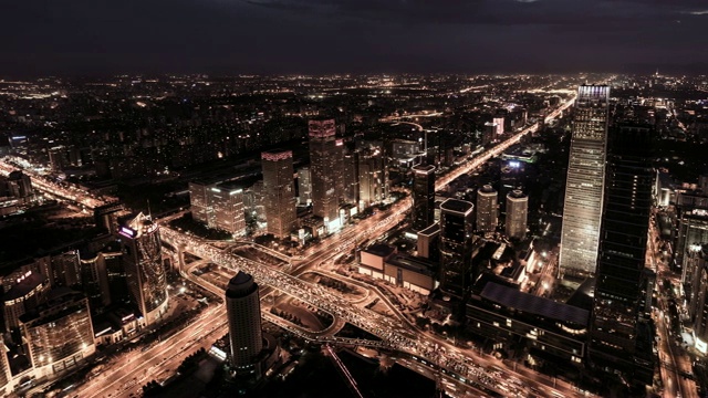 T/L WS PAN鸟瞰图美妙的城市景色，从白天到夜晚视频素材
