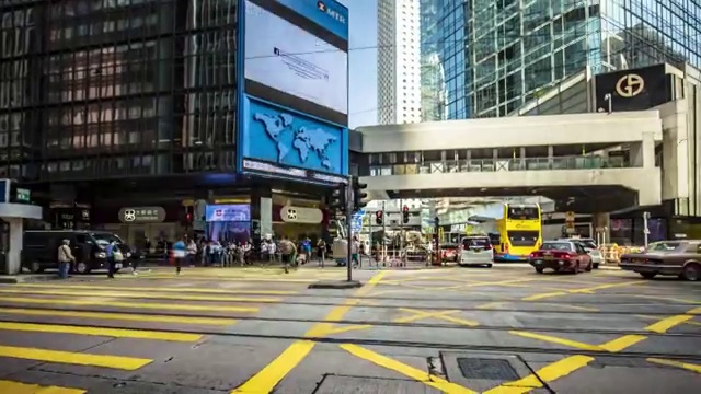 时间在香港中区繁忙的人行横道上流逝视频下载