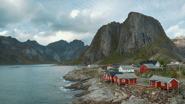 延时移动云在传统的挪威村庄，哈姆诺伊，莱因，罗浮敦群岛，挪威视频素材