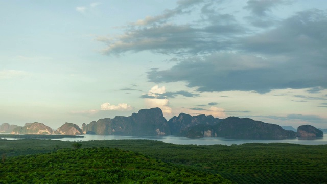在泰国攀雅的小岛上，4K时间的自然日出视频下载