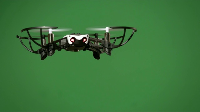 可拆卸绿色屏幕的室内飞行无人机视频下载