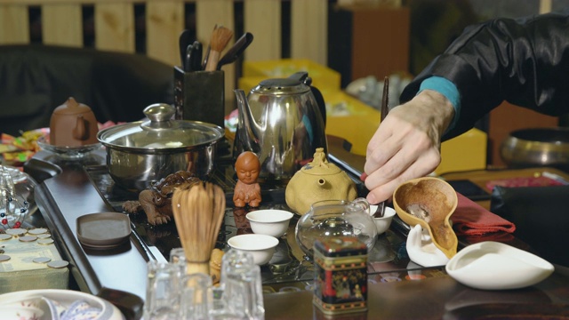 中国的传统。茶道的准备。视频下载