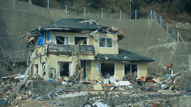 日本海啸后毁坏房屋视频下载