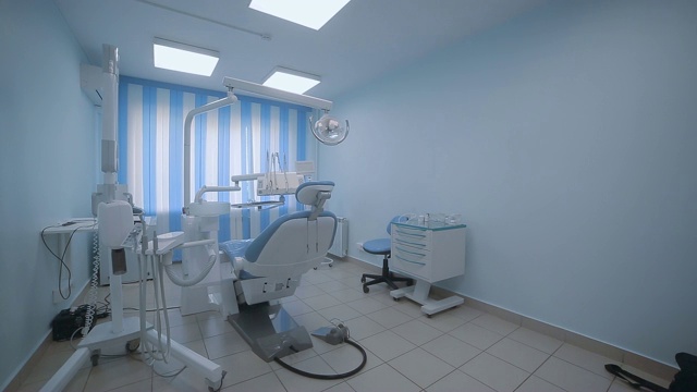 牙科诊所的室内设计与椅子和工具视频下载