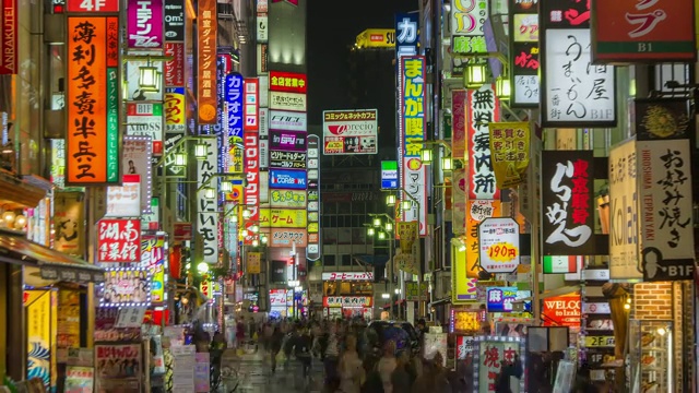 4K时间间隔:日本东京晚上歌舞伎町的人群视频素材
